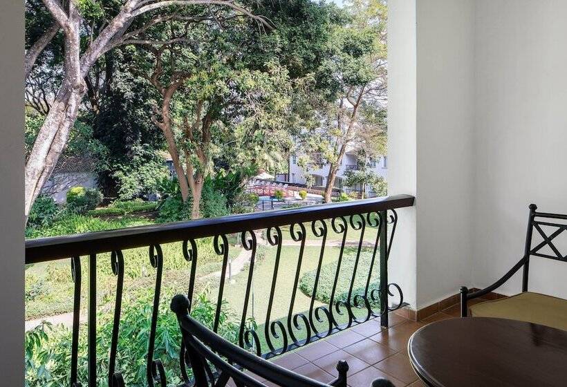 풀장 전망 디럭스 룸, Four Points By Sheraton Arusha, The Arusha