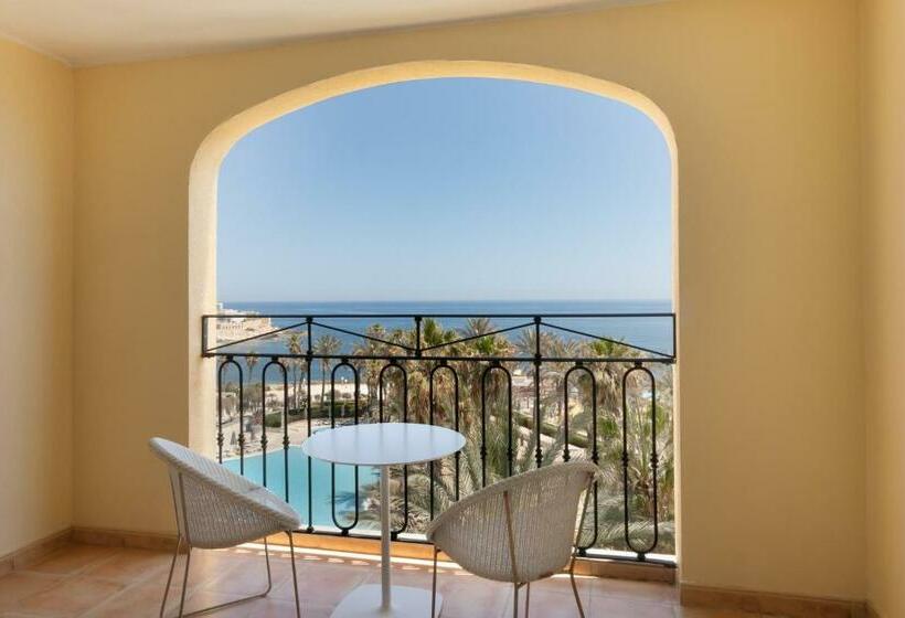 اتاق لوکس با تخت بزرگ, Hilton Malta