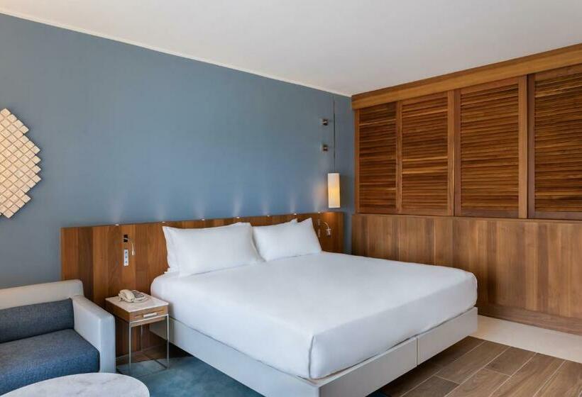 اتاق اجرایی با چشم‌انداز دریا, Hilton Malta