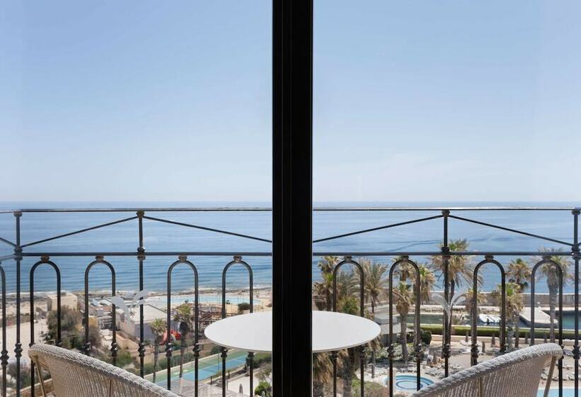 اتاق اجرایی با چشم‌انداز دریا, Hilton Malta