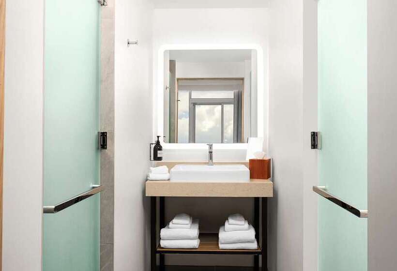 اتاق اجرایی با تخت بزرگ, Hilton Malta