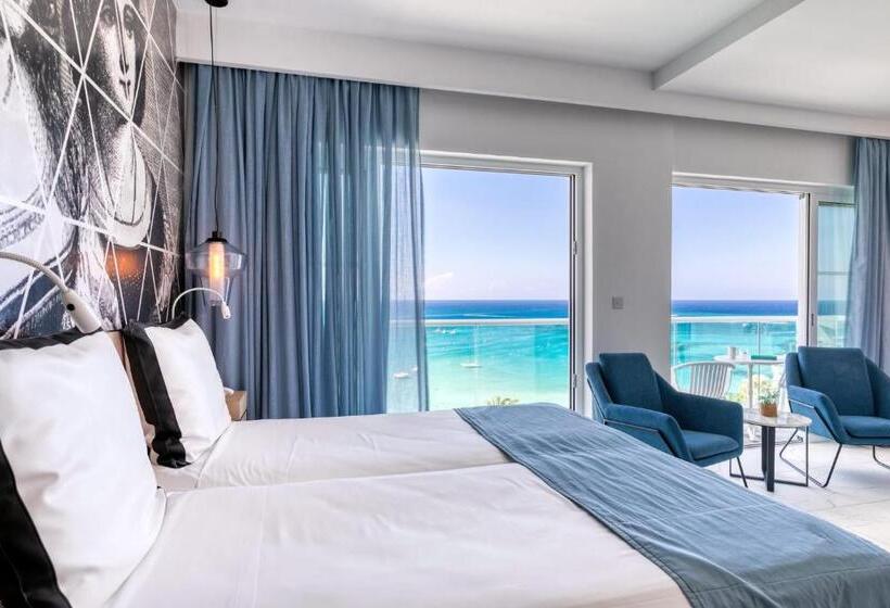 Студия Стандарт Двуспальная Кровать, King Jason Protaras   Designed For Adults By Louis Hotels