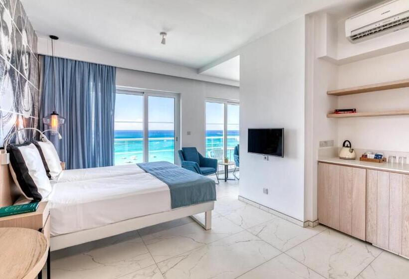 Студия Стандарт Двуспальная Кровать, King Jason Protaras   Designed For Adults By Louis Hotels