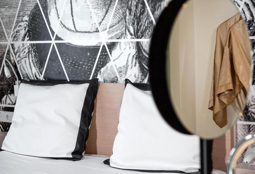 Люкс Боковой Вид на Море, King Jason Protaras   Designed For Adults By Louis Hotels