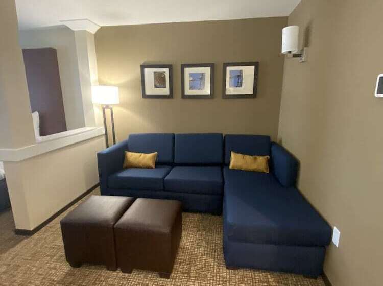 Люкс, Comfort Suites Midland West