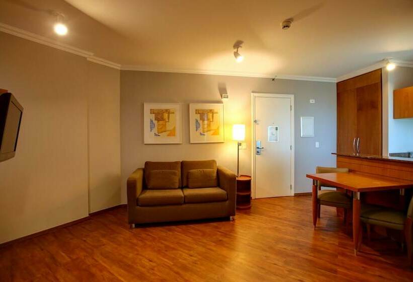 سوییت سوپریور, Roomo Bela Cintra