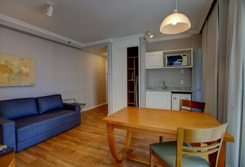 سوییت اجرایی, Roomo Bela Cintra
