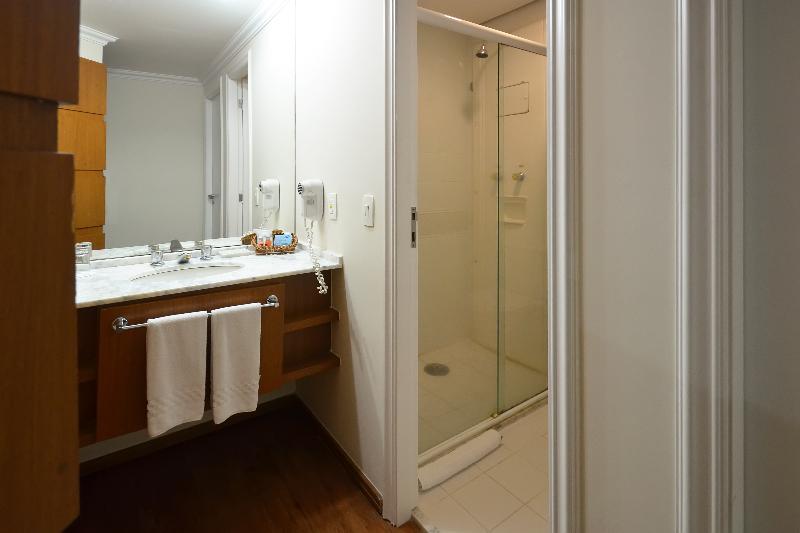 سوییت اجرایی, Roomo Bela Cintra