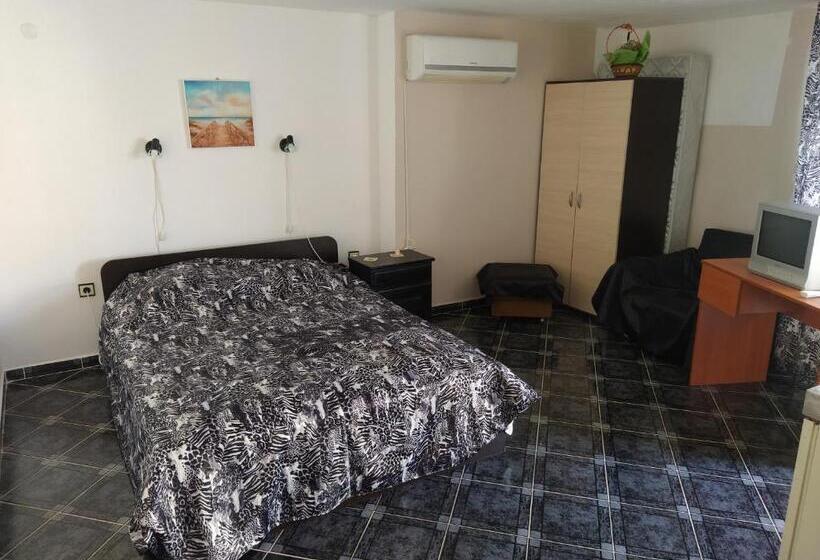 Четырехместный Номер Стандарт, Eli Guest House