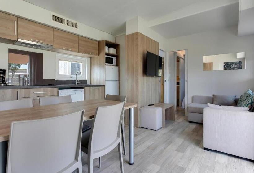 ３ベッドルームスタンダードバンガロー, Camping & Resort Sangulí Salou