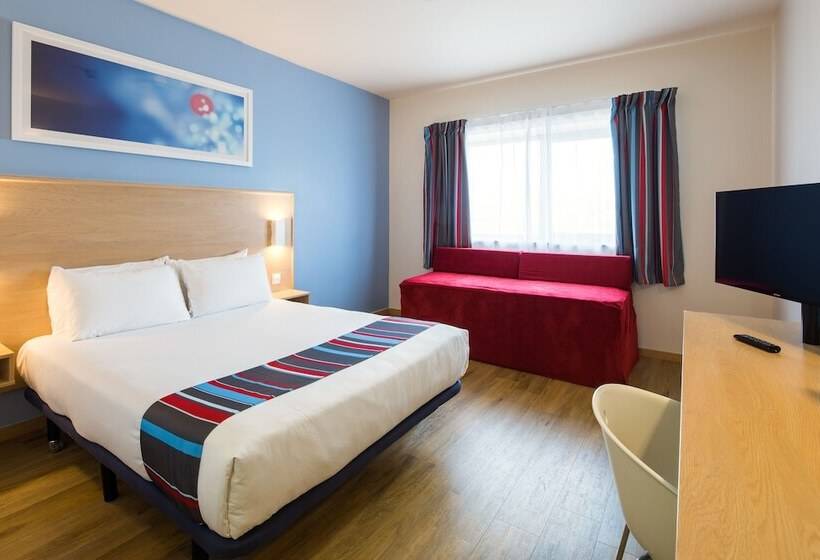 Habitación Triple Estándar, Travelodge Torrelaguna