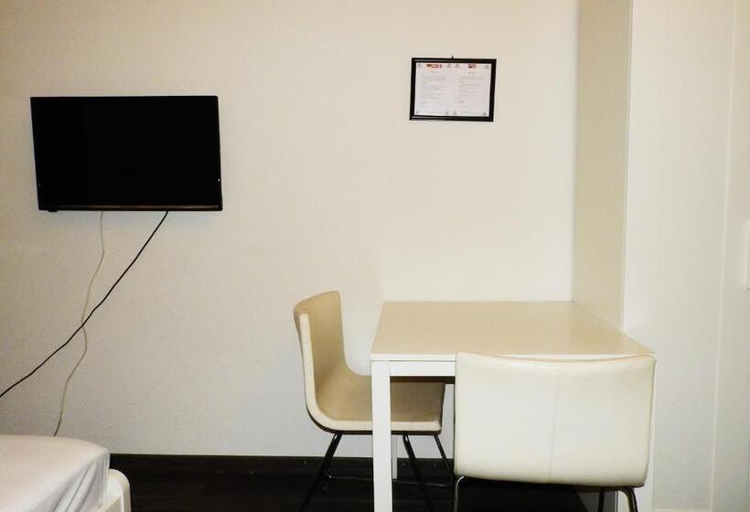 Economy Studio, Inside Five