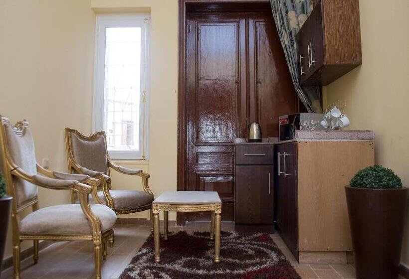 استودیو خانوادگی, New Grand Royal Hotel Cairo