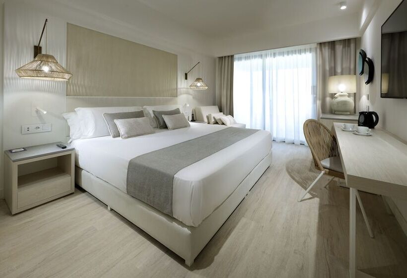 غرفة ديلوكس مطلّة علي البحر, Grand Palladium Sicilia Resort & Spa