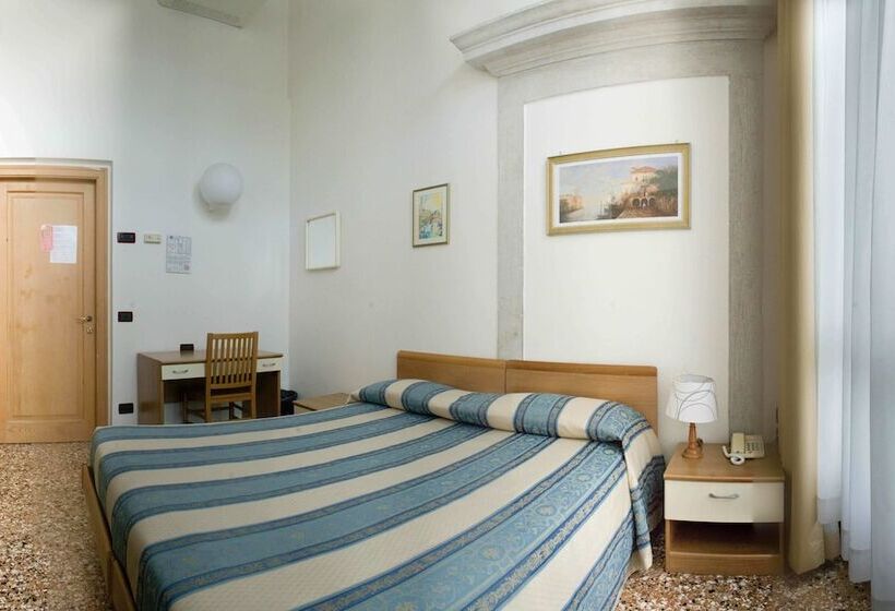 غرفة قياسية ثلاثية, Casa Sant Andrea