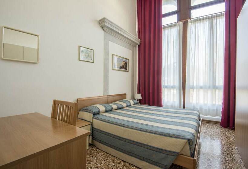 اتاق استاندارد چهارنفره با سرویس بهداشتی مشترک, Casa Sant Andrea