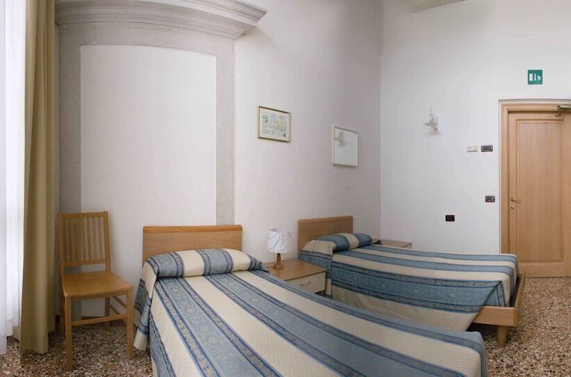 اتاق استاندارد با سرویس بهداشتی مشترک, Casa Sant Andrea