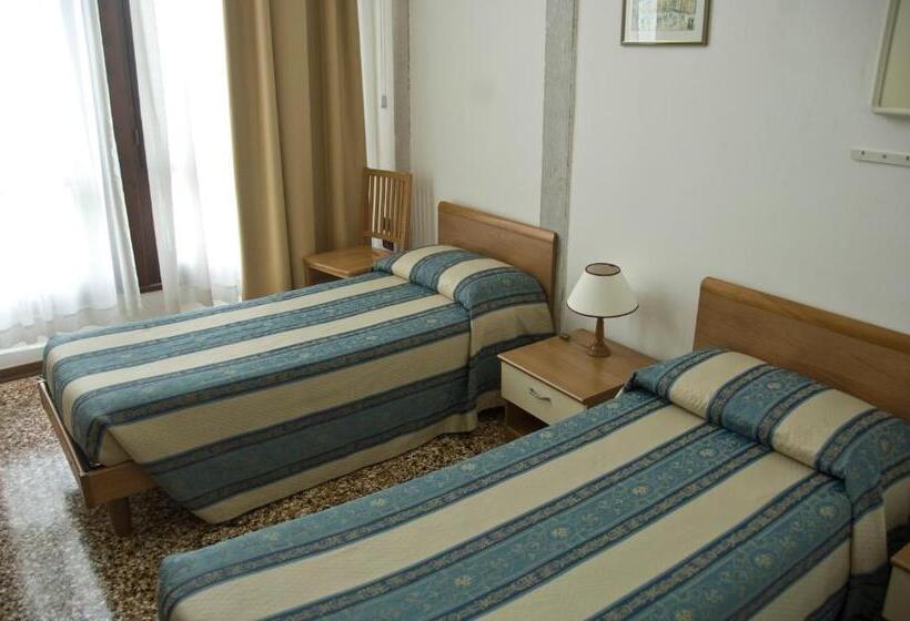 اتاق استاندارد با سرویس بهداشتی مشترک, Casa Sant Andrea