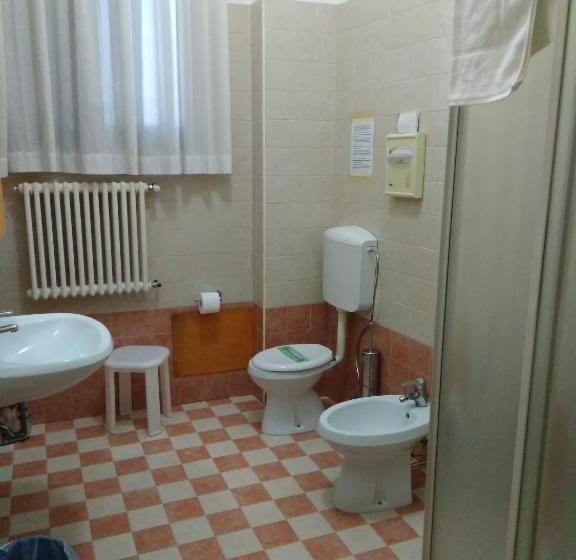 اتاق استاندارد چهارنفره با سرویس بهداشتی مشترک, Casa Sant Andrea