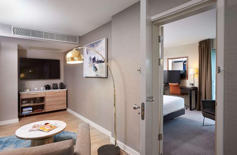 Deluxe Suite King Bed, Doubletree By Hilton Hotel London Excel