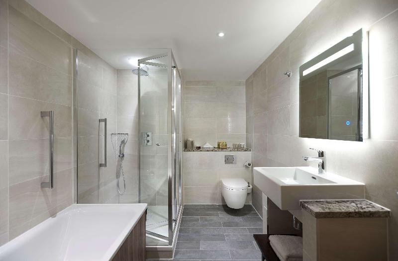 Deluxe Suite King Bed, Doubletree By Hilton Hotel London Excel