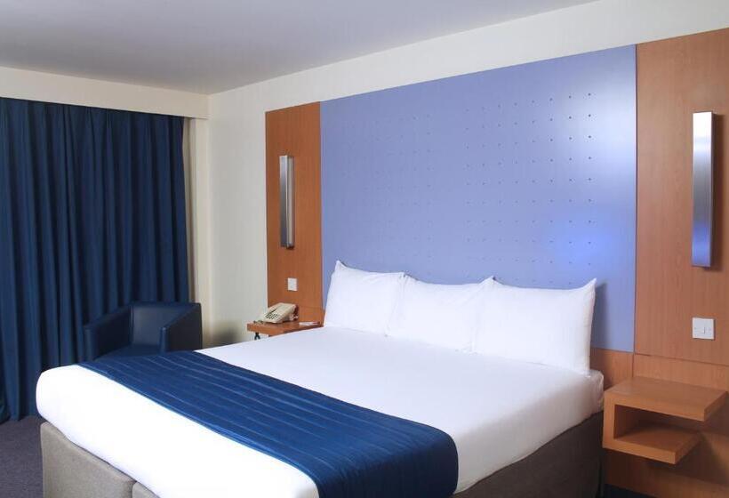 Номер Executive, Ramada London North