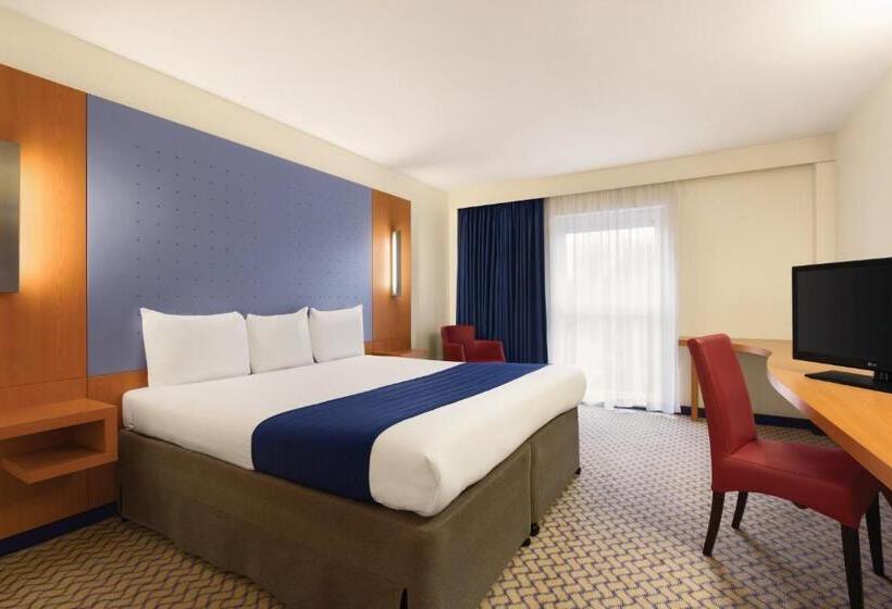 Номер Executive, Ramada London North