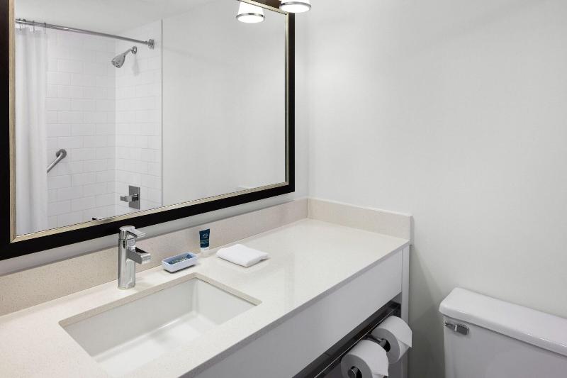 クイーンサイズベッドのスイートルーム, Four Points By Sheraton Edmonton South