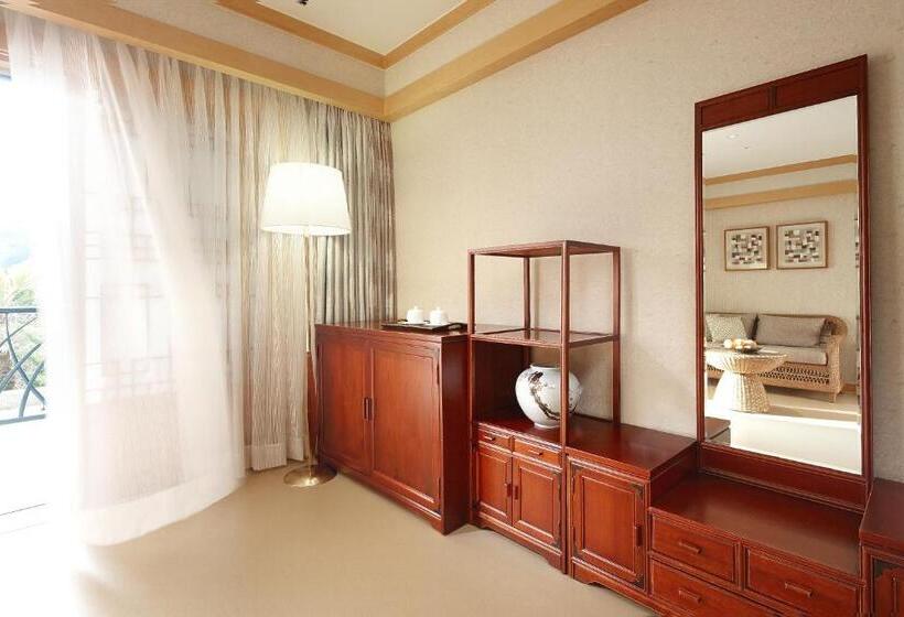 Семейный Номер Вид на Сад, Lotte Hotel Jeju