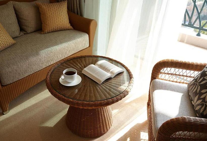 Четырехместный Номер Deluxe, Lotte Hotel Jeju