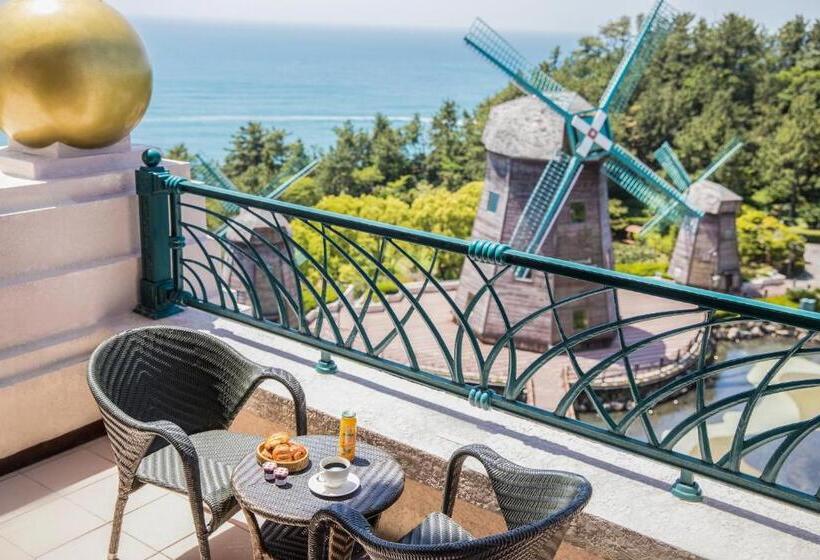 Номер Стандарт Боковой Вид на Море, Lotte Hotel Jeju