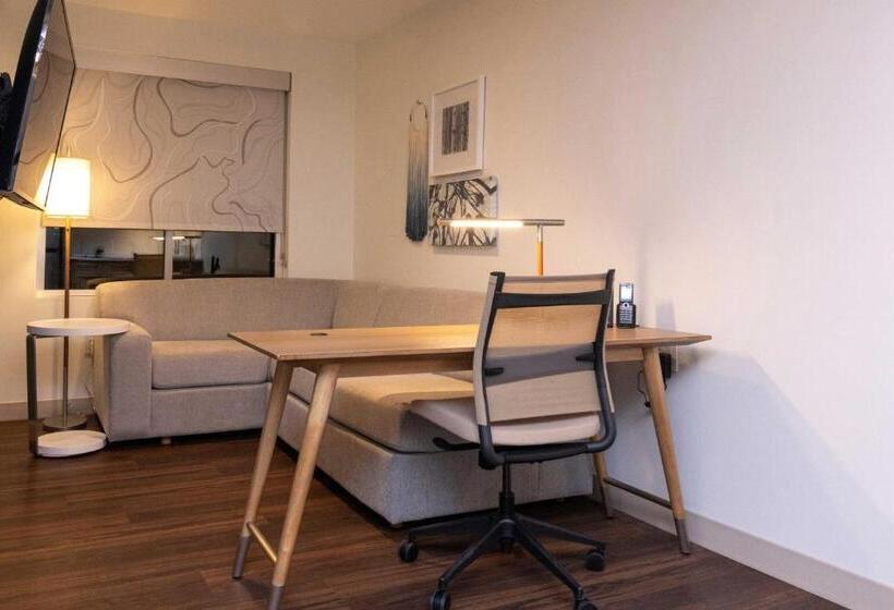 מיטת קינג בסוויטה, Element St. Louis Midtown