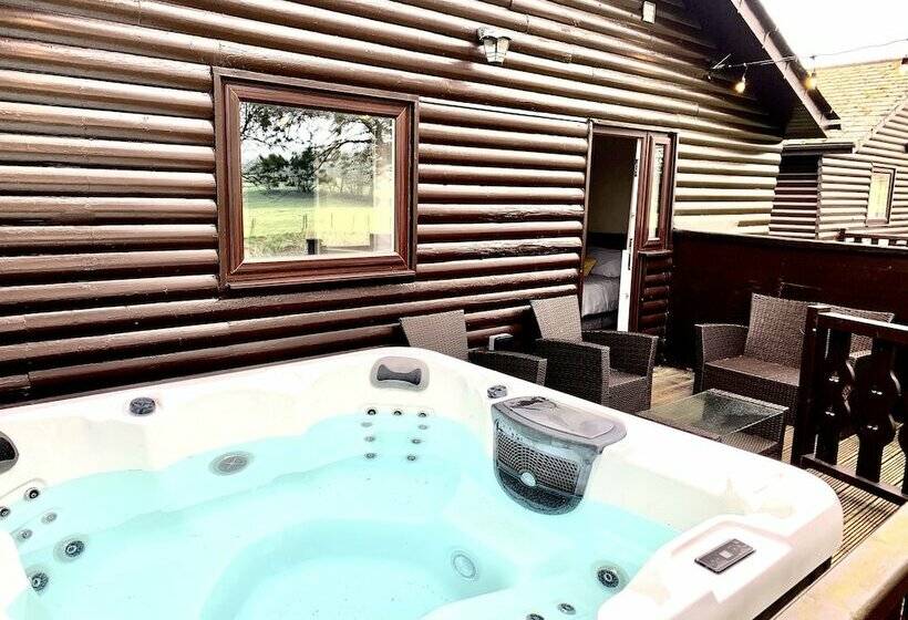 Дом 1 Спальня, Keer Side Lodge, Luxury Lodge With Private Hot Tub At Pine Lake Resort
