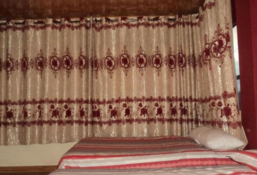 اتاق خانوادگی, Hopewell Guest House