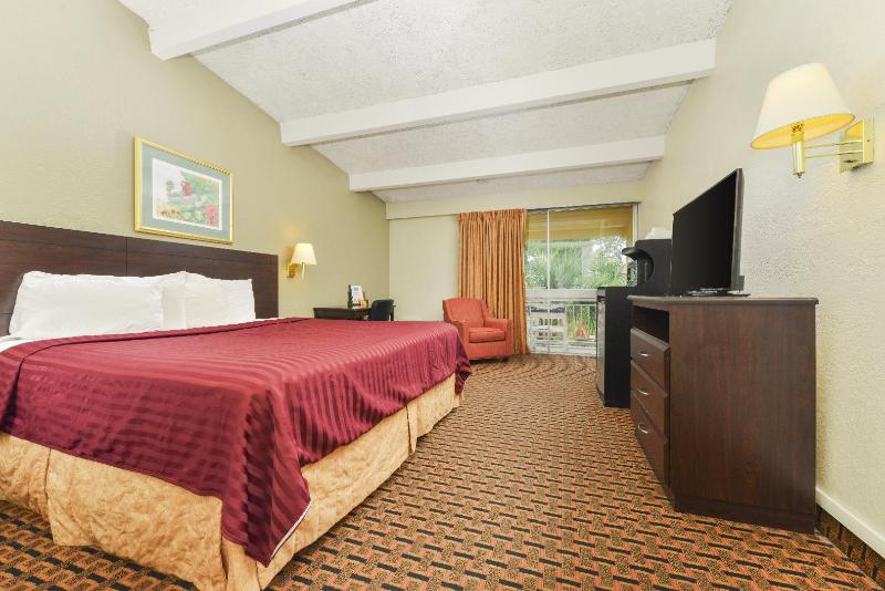 Номер Стандарт Кровать Кинг Адаптированный для Инвалидов, Americas Best Value Inn Sarasota