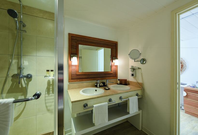 اتاق سوپریور با چشم‌انداز دریا, Canonnier Beachcomber Golf Resort & Spa