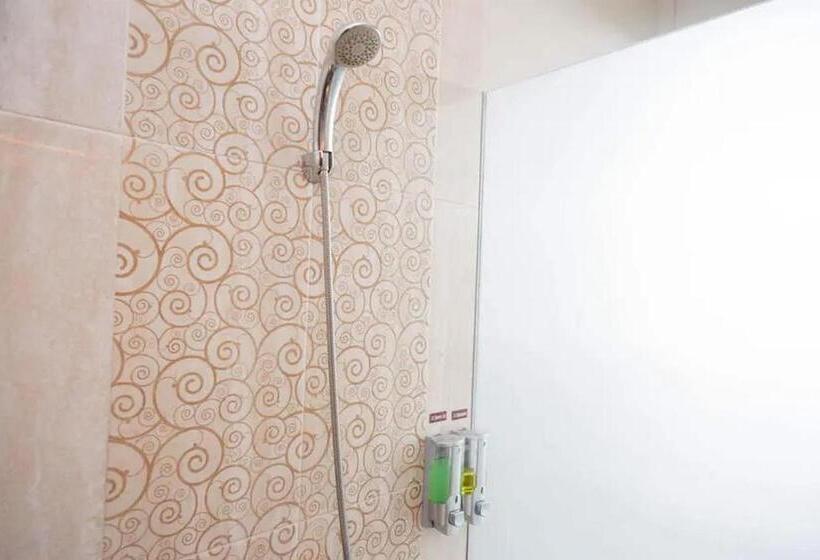 Номер Economy, Urbanview Rumah Kandjani Yogyakarta