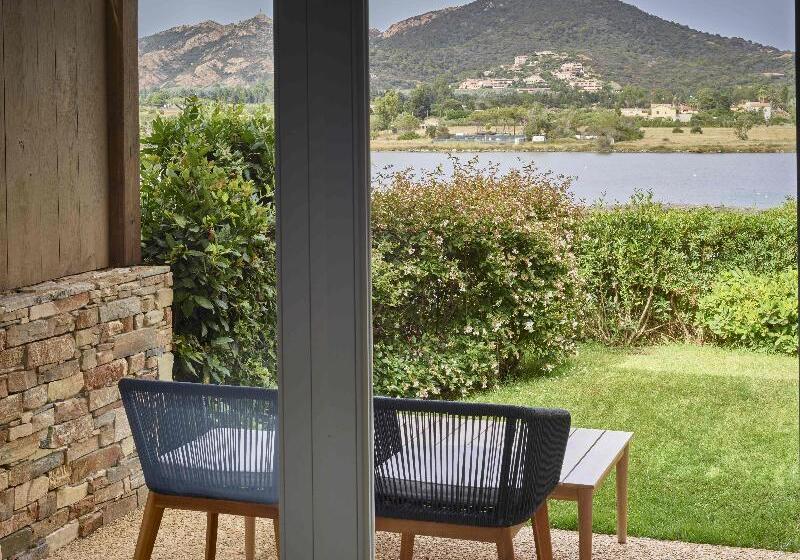 Семейный Номер Deluxe, Baia Di Chia Resort Sardinia, Curio Collection By Hilton