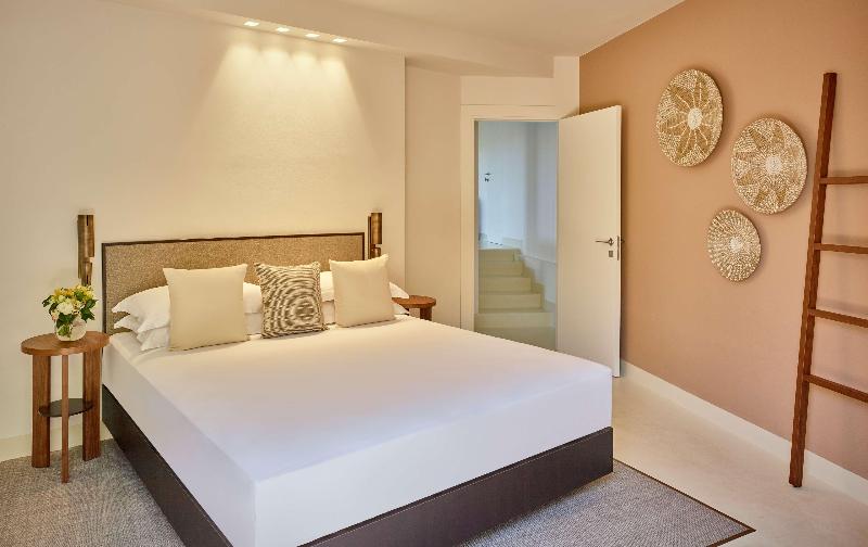 Люкс, Baia Di Chia Resort Sardinia, Curio Collection By Hilton