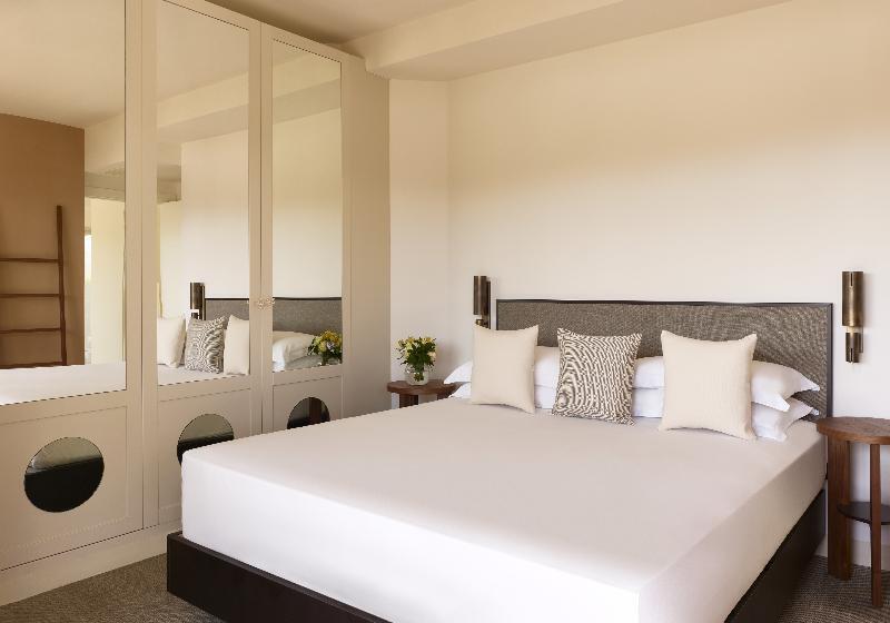 Люкс, Baia Di Chia Resort Sardinia, Curio Collection By Hilton