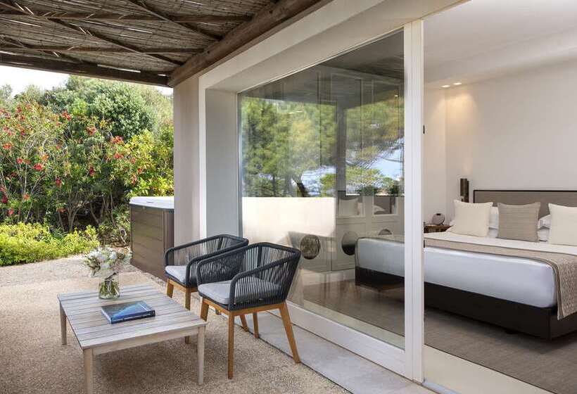 Люкс, Baia Di Chia Resort Sardinia, Curio Collection By Hilton