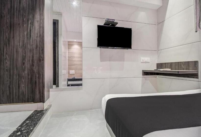 デラックスルーム, Capital O 75709 Hotel Spring Residency