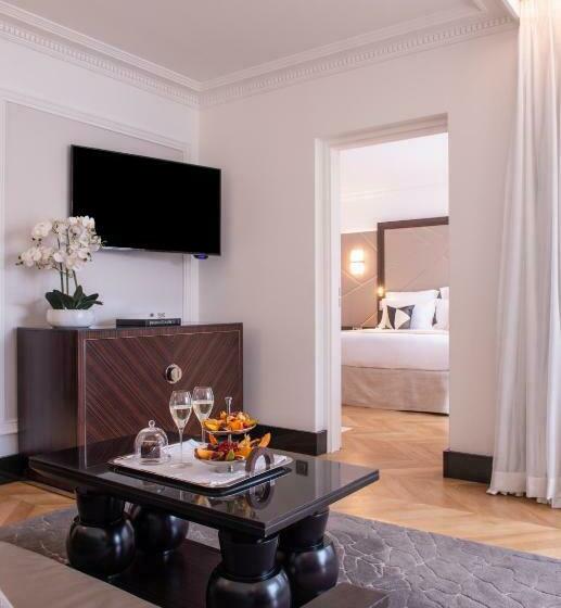سوئیت کلاسیک, Hotel Du Collectionneur Arc De Triomphe