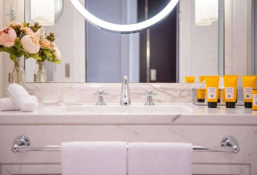 سوئیت کلاسیک, Hotel Du Collectionneur Arc De Triomphe