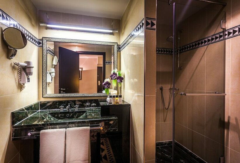 اتاق سوپریور با تخت بزرگ, Hotel Du Collectionneur Arc De Triomphe