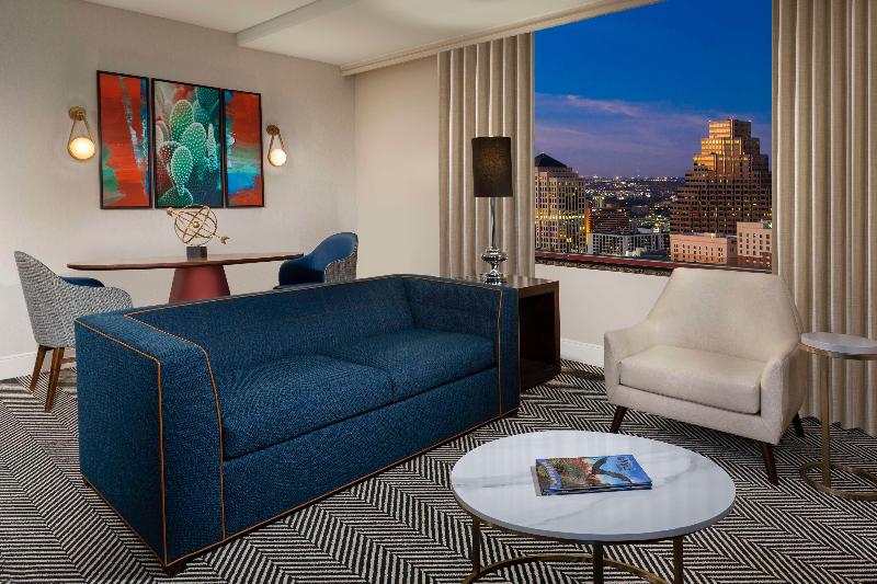 מיטת קינג בסוויטה, Hilton Austin