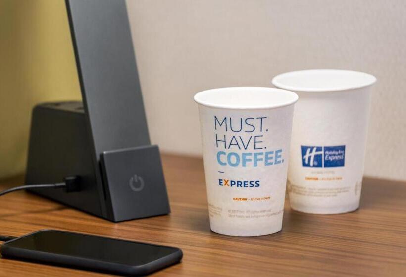 스위트 킹사이즈 침대, Holiday Inn Express & Suites Philadelphia   Mt Laurel, An Ihg