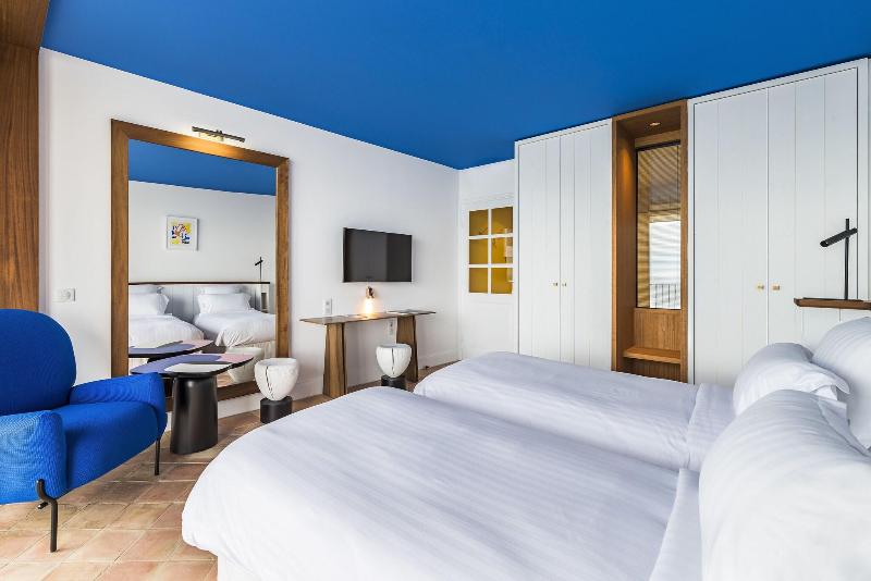 Номер Стандарт Вид на Море с Балконом, Hôtel Le Bailli De Suffren