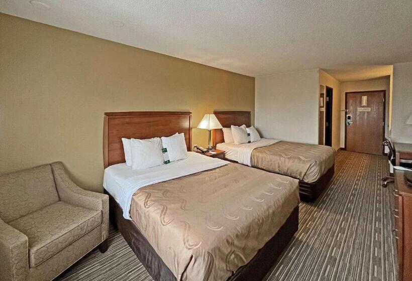 Номер Стандарт, Quality Inn Mitchell I 90