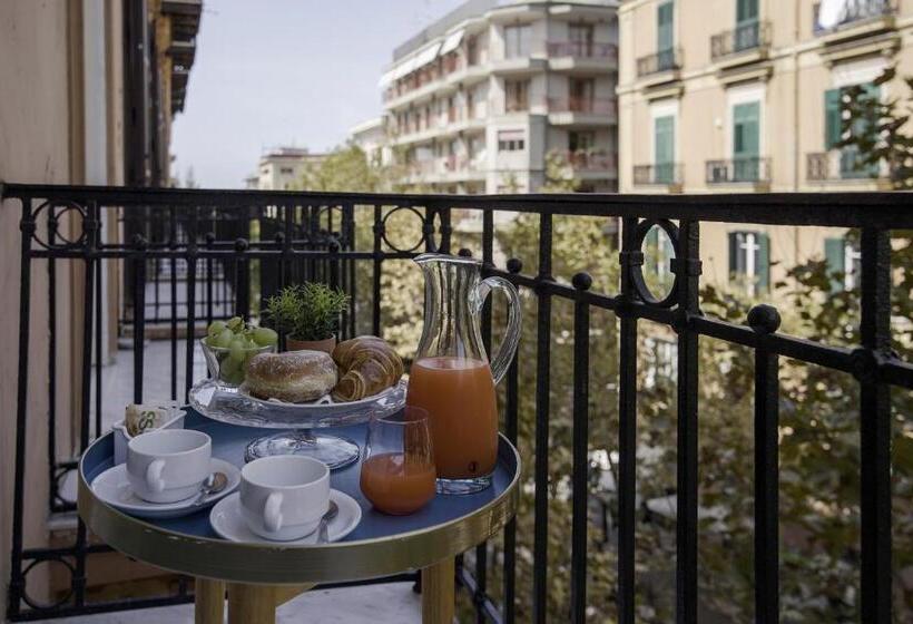 اتاق استاندارد با بالکن, La Chambre